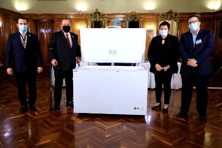 Presidente recibe donación de congeladores para trasladar vacunas contra el COVID-19, 20210531 ORD 2107 (51216619748)