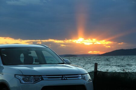 Mitsubishi sunset outlander photo