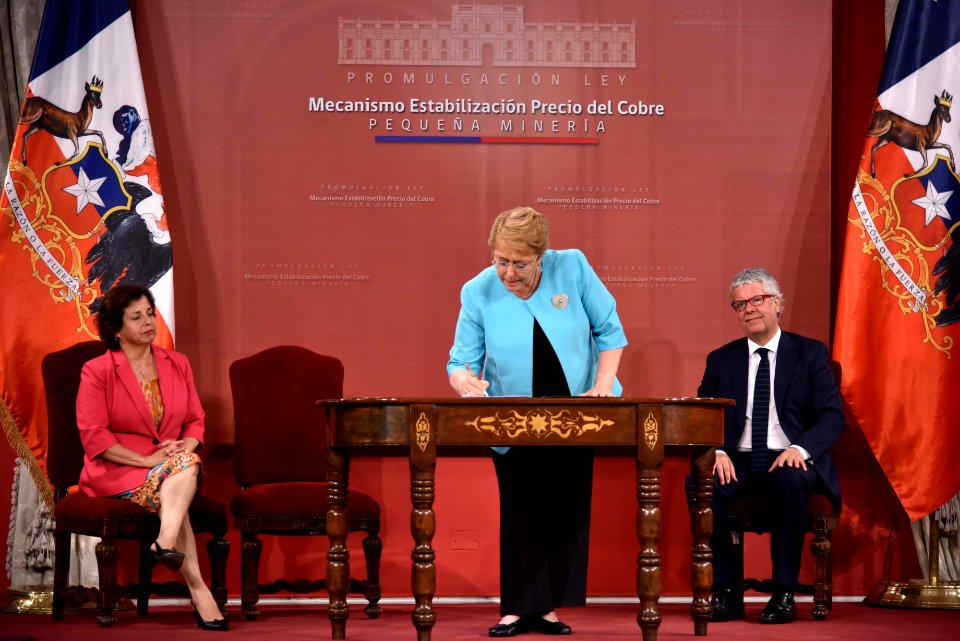 PROMULGACIÓN LEY SUSTENTACIÓN PRECIO DEL COBRE PARA LA PEQUEÑA MINERÍA (38300174295)