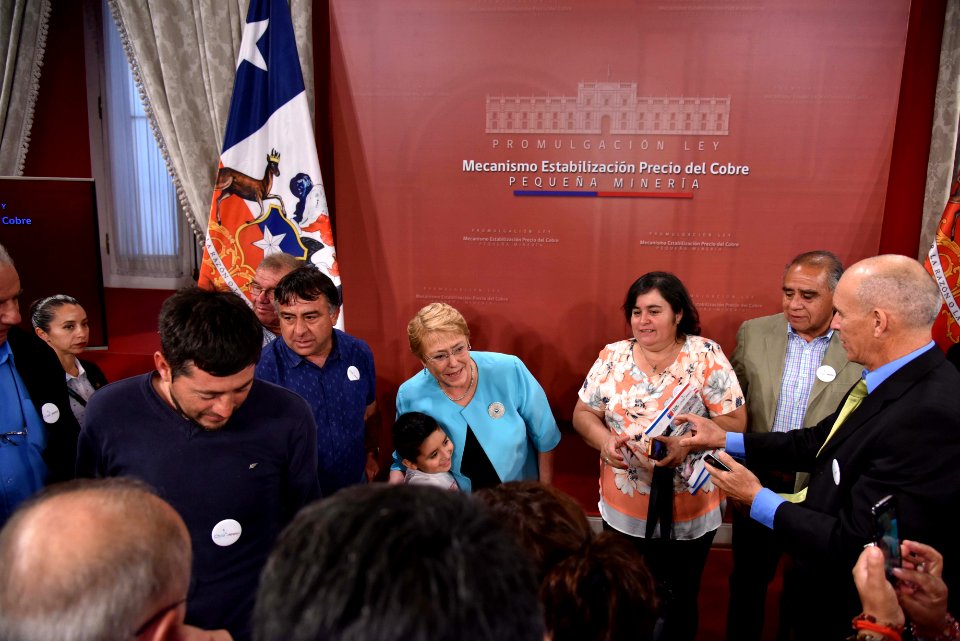 PROMULGACIÓN LEY SUSTENTACIÓN PRECIO DEL COBRE PARA LA PEQUEÑA MINERÍA (38469077724)