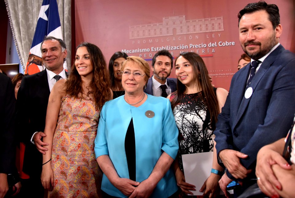 PROMULGACIÓN LEY SUSTENTACIÓN PRECIO DEL COBRE PARA LA PEQUEÑA MINERÍA (38469098584)
