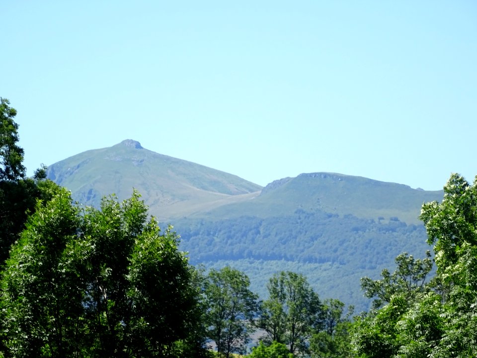 Puy de la Tourte, depuis la route de Cheylade, Cantal