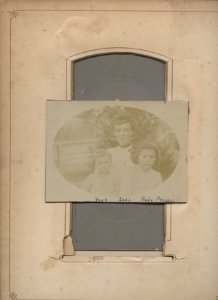 Red Cloth Horseshoe Photo Album (51358722102)