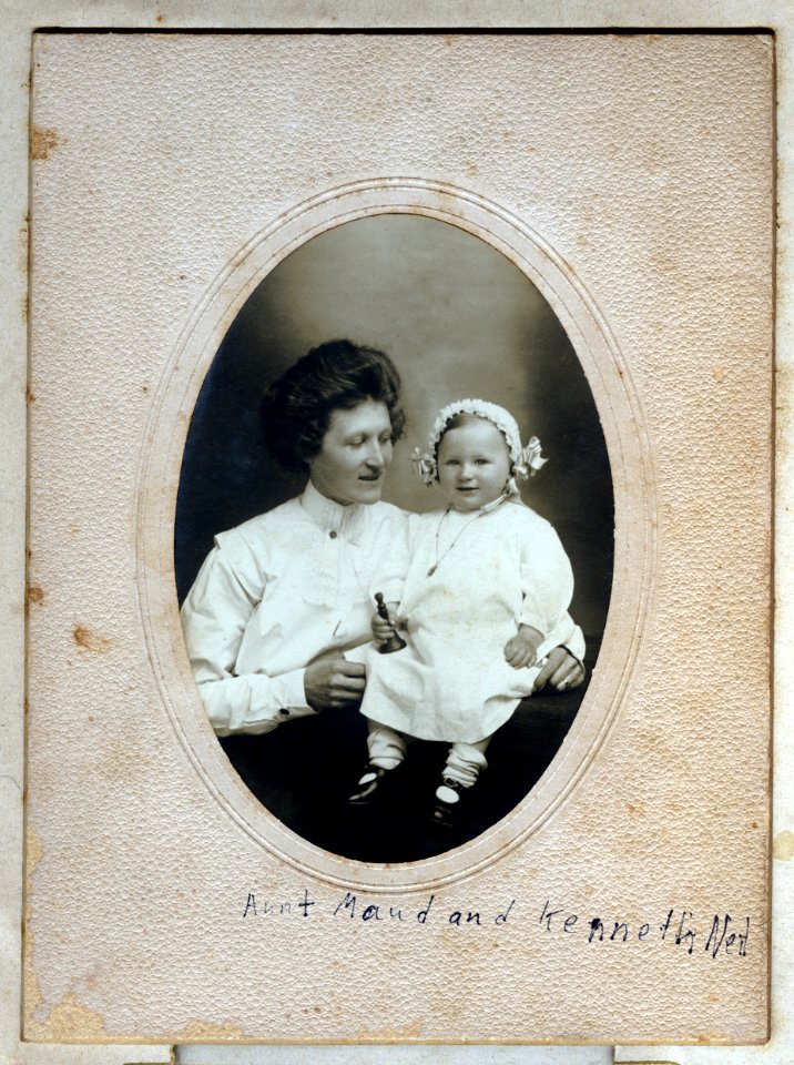 Red Cloth Horseshoe Photo Album (51358731942)