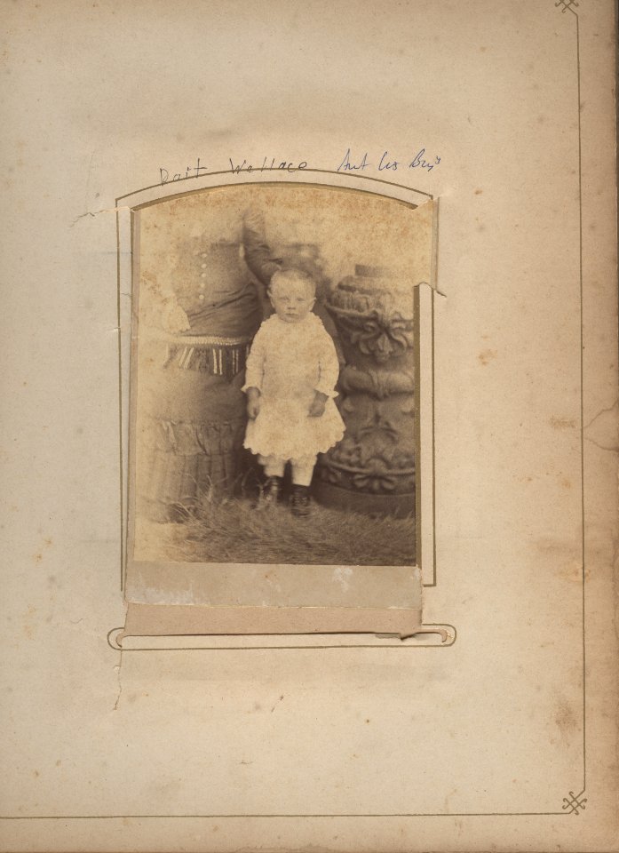 Red Cloth Horseshoe Photo Album (51360476870)
