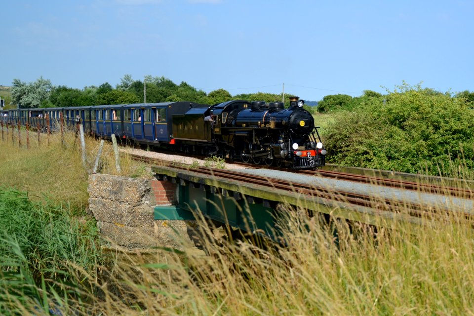 RHDR 10 crossing the new cut dyke at West Hythe
