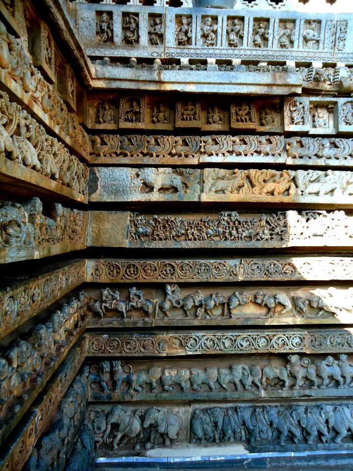 Reliefs of Hoysaleswara Temple (51057099236)