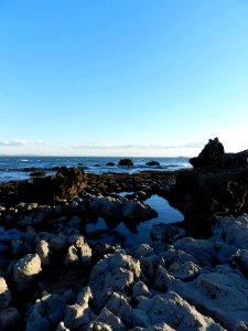 Rocky formations near the beach of Paço de Arcos (32398460127)