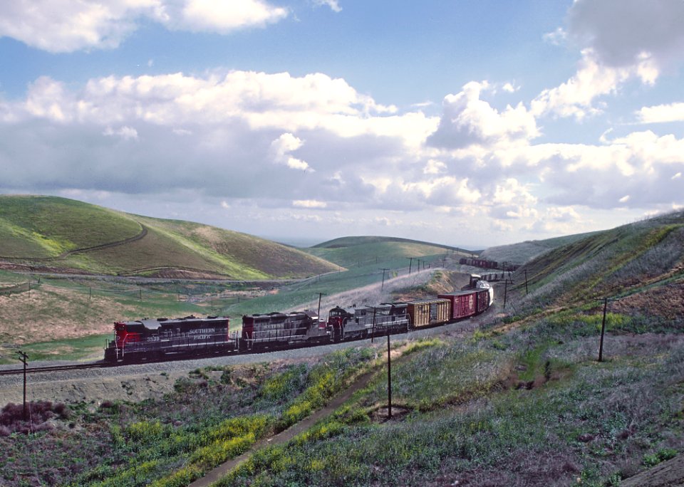 Roger Puta caught a train doubling the hill -- 4 Photos (32987241526)
