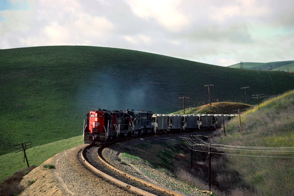 Roger Puta caught a train doubling the hill -- 4 Photos (32646783550)