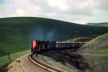 Roger Puta caught a train doubling the hill -- 4 Photos (32646783550)