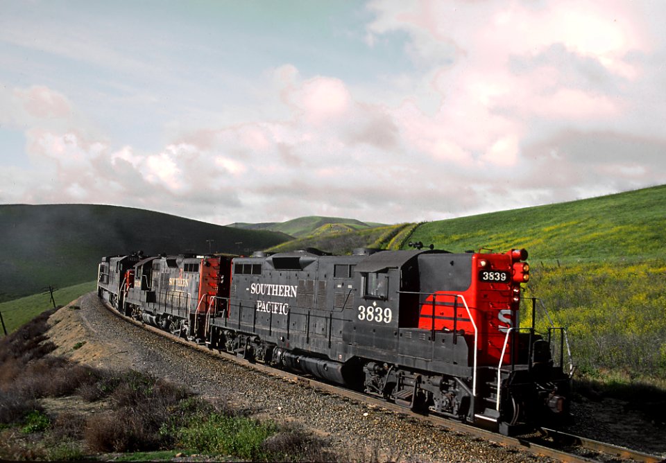 Roger Puta caught a train doubling the hill -- 4 Photos (32987242576)