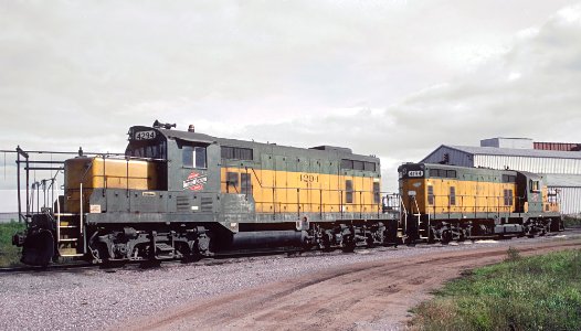 Roger Puta caught Chicago and Northwestern 4294 and 4194 (ex-CRI&P 1204) at Escanaba, MI on October 6. 1988 (25453412041)