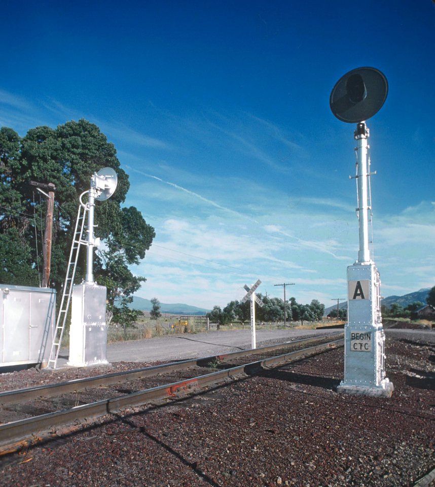 Roger Puta took this in July 1982 in Gazalle CA. A stands for a Absolute signal. Note the crossbucks pole says Southern Pacific vertically and one of the bucks is upside down. (33196784216)