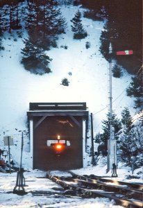 Roger's Six-photo Sequence at Siskiyou Summit Tunnel (33024836872)