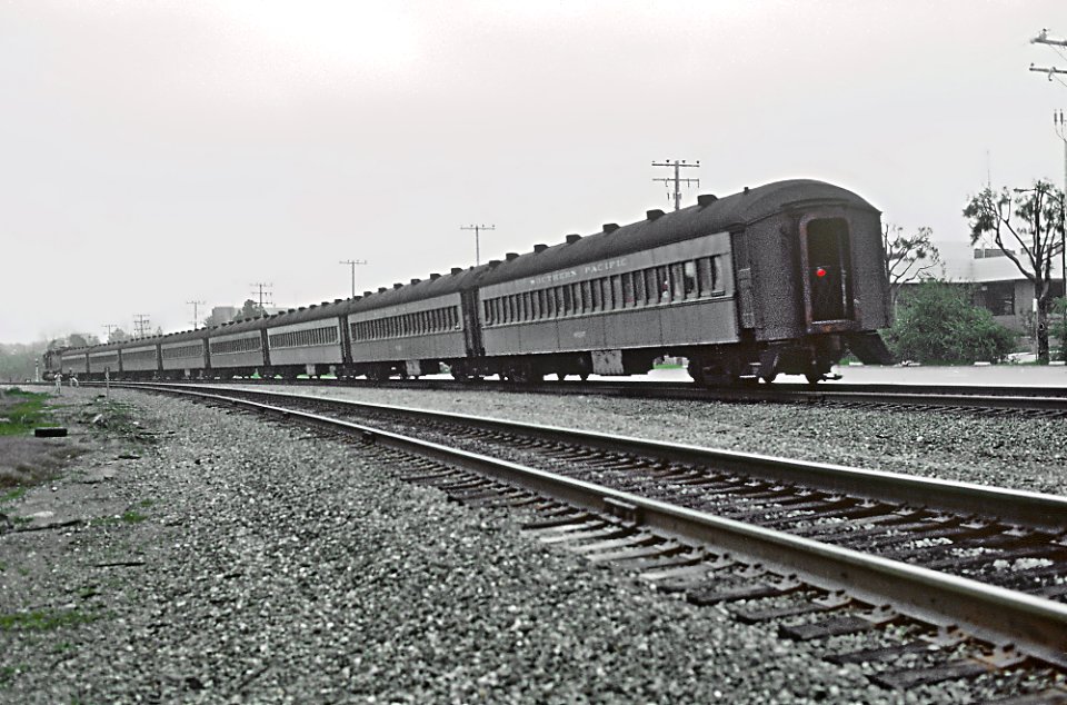 Roger Puta's slides of two Southern Pacific trains in Millbrae, CA in January 1985. (30901995692)