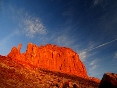Sandstone cliff in the sun (51388697308)