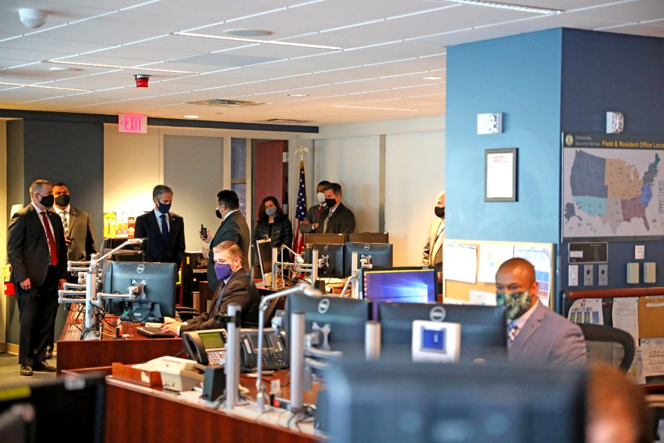 Secretary of State Antony Blinken visits the DSS Command Center (50996863843)
