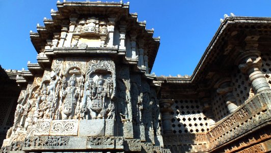 Sculptures at Hoysaleswara Temple (51056371108) photo