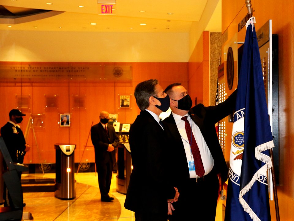 Secretary of State Antony Blinken visits the DSS Command Center (50997563296)