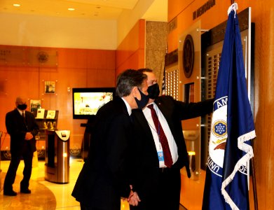 Secretary of State Antony Blinken visits the DSS Command Center (50997562941)