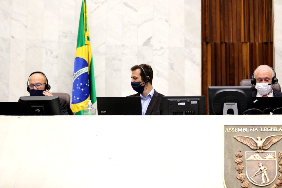 Sessão Plenária - pronunciamento do secretário de estado da Educação e do Esporte, Renato Féder 27-04-2020 (49826745508)