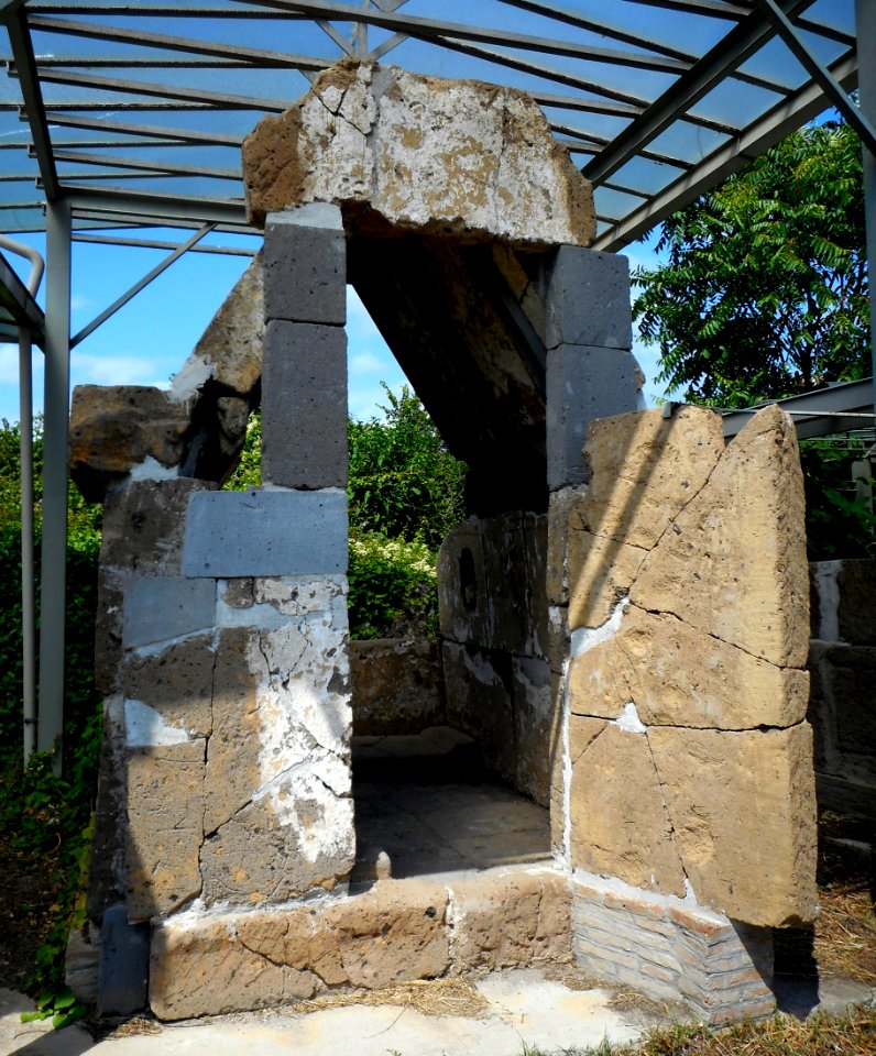 Sepulchral room with door and funeral beds - plastered tufa stone (4th-3th century BC) - nearby the amphitheater of Ancient Capua - Santa Maria Capua Vetere Caserta (44144974794)