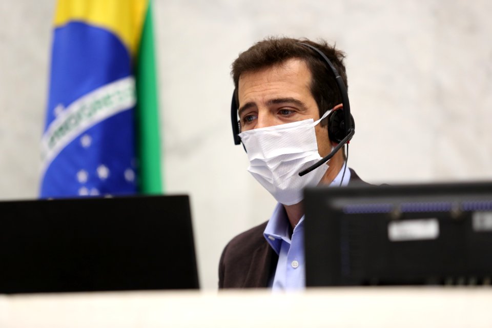 Sessão Plenária - pronunciamento do secretário de estado da Educação e do Esporte, Renato Féder 27-04-2020 (49827270566)