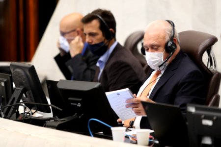 Sessão Plenária - pronunciamento do secretário de estado da Educação e do Esporte, Renato Féder 27-04-2020 (49826744563)