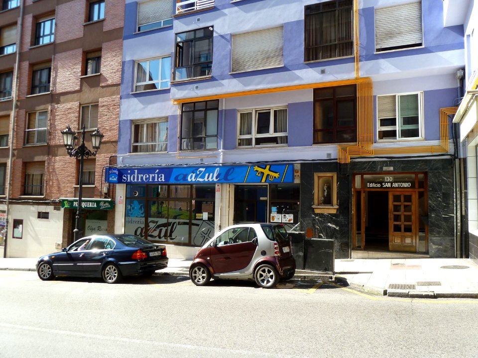 Sidrería Azul. Peluquería (8138380592)