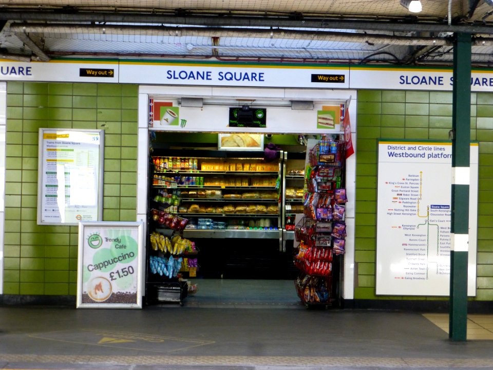 SloaneSquareStn-P1350252 (17564193939)