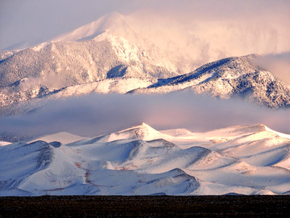 Snowy Dunes and Fog in Morning Light (32516317436)