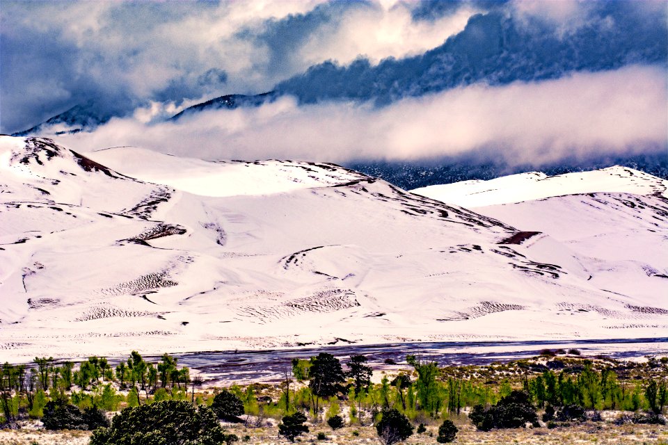 Snow on Dunes May 21 (47910457141)