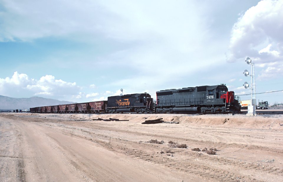 Southern Pacific 7476, Mojave, CA on Aprial 7, 1987 (30665544780)