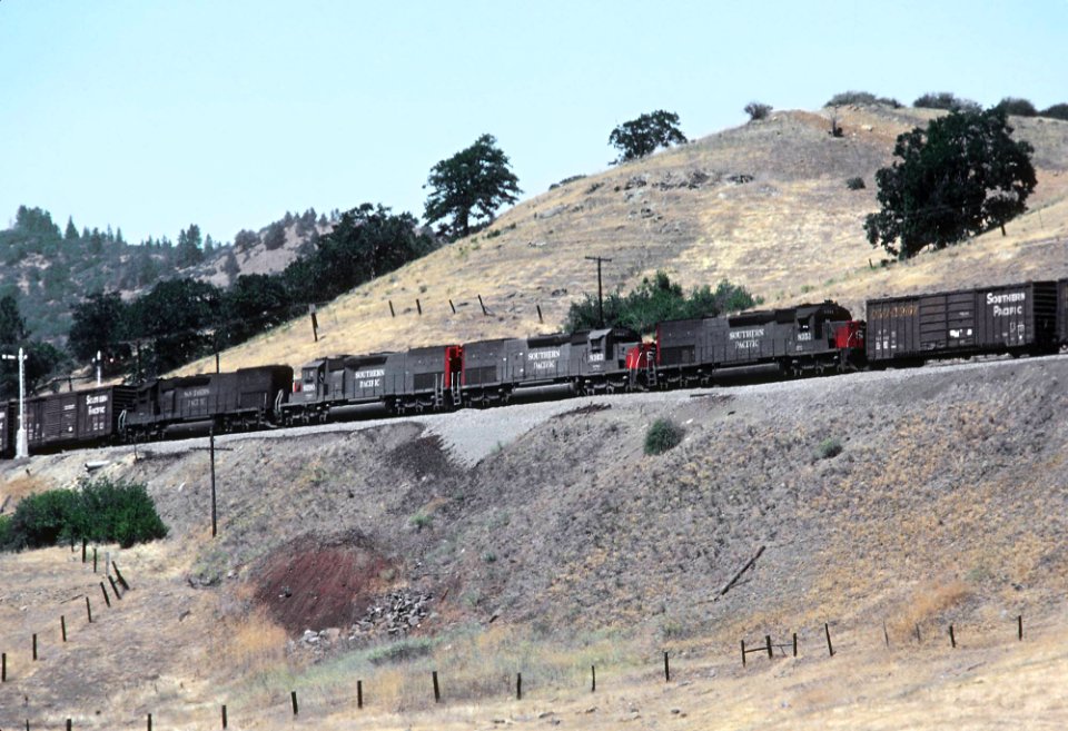 Southern Pacific Tunnel Motor 9184 and helpers at Bailey Hill, OR in the Siskiyou Mountains -- 2 Photos (33196783756)