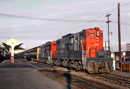 SP 3005 and 3004 GP9s with Train 126, the Del Monte at thge San Francisco, CA depot at 3rd and Townsend on February 5, 1971 (32212880473)