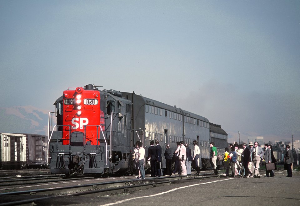 SP 3195 with Train 155 at Santa Clara in July 1979 B05 (33059562335)
