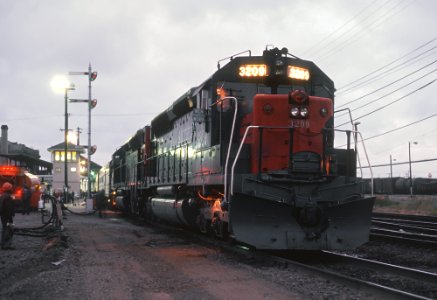 SP 3209 SDP45 with the Coast Starlight, Train 14, at 16th Street Station, Oakland, CA in July 1972 (32212878483)