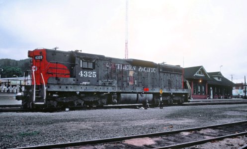 SP 4325 in Roseburg, OR in July 1982 (33196782926)