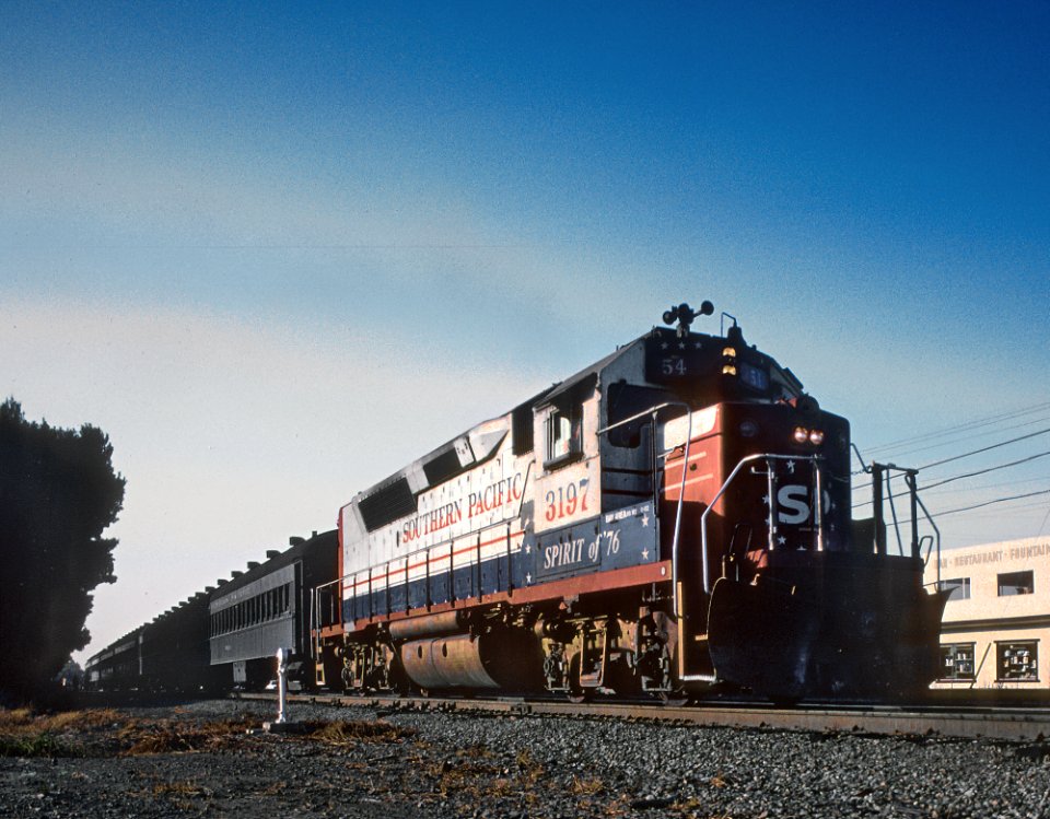 SP 3197 with Train 54 in San Carlos, CA in September 1982 (32244057973)