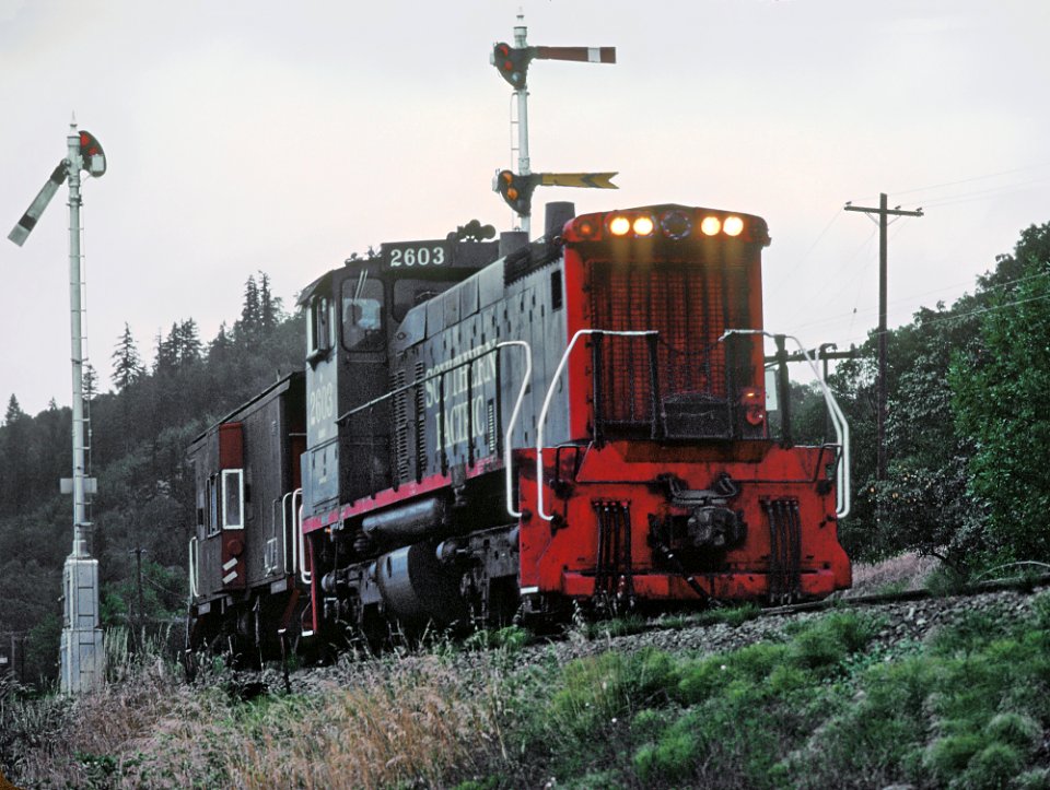 SP 2603, a SW1000, at Roseburg, OR on July 30, 1982 (32315834694)