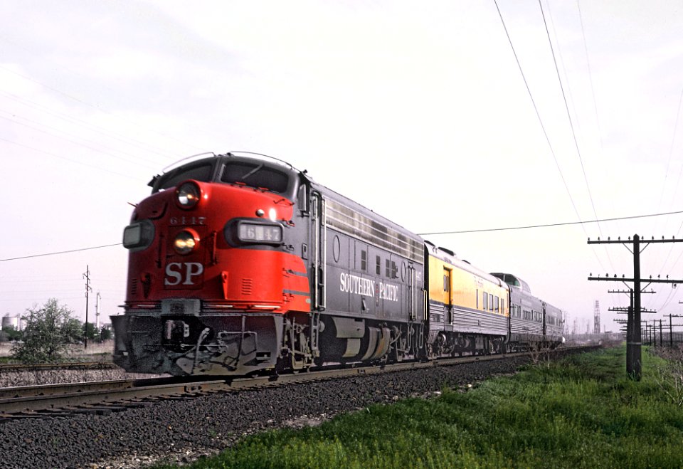 SP 6447 FP7 with DR&W Train 18, the Rio Grande Zephyr at Becks, UT on May 19, 1970 (32982992175)