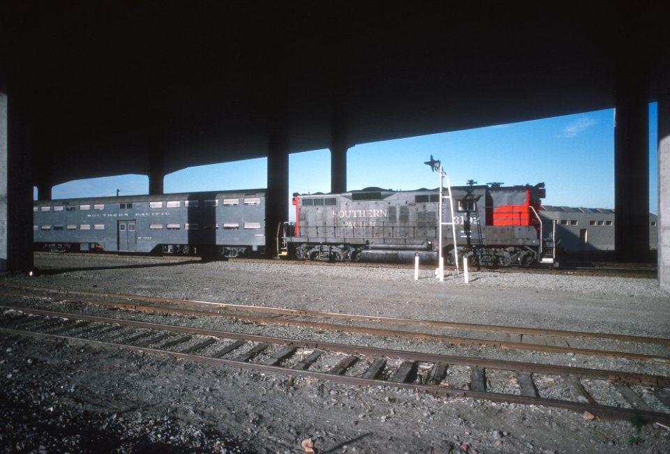 SP 3192under the 280 Freeway in San Francisco, CA in September, 1984 (31185866325)