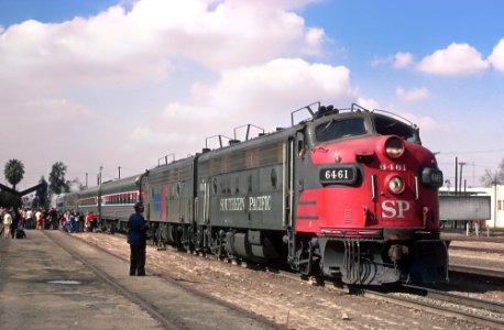SP 6461 FP7 with an Amtrak San Joaquin at Fresno, CA in April 1974 (32168104253)
