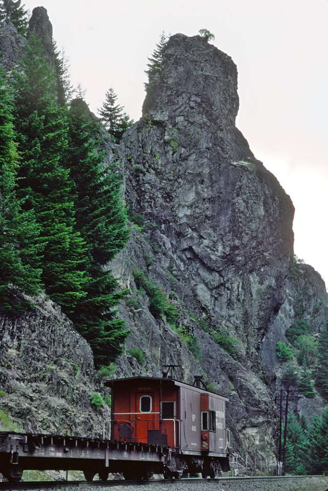 SP 4429 and a bunch caboose eastbound at the portal of Tunnel 21, near Pryor, OR on July 30, 1987 (33143568962)