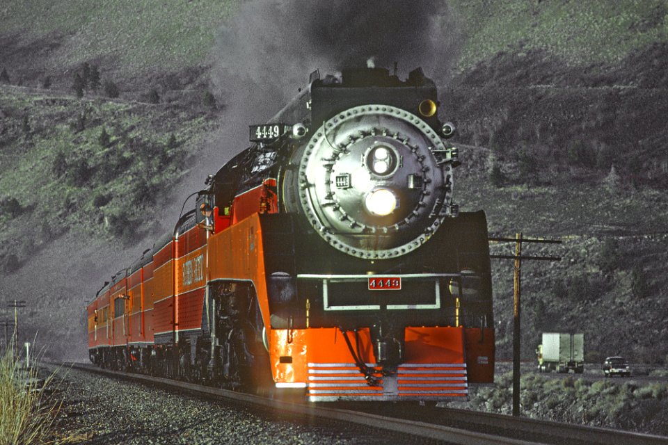 SP 4449 With the Disney Daylight SP westbound (southbound) at Algoma, OR in March 1986 (33143573152)