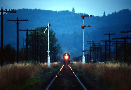 SP 8234 passing the semaphores at MP 632.3 east of Walker, OR in July 1982 (33081928902) photo