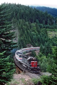 SP 7352 and AMTK 392 with Train 14, the Coast Starlight at Heather, OR on July 29, 1987 (32484244493)