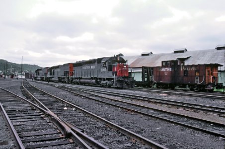 SP 8965 and caboose 1111 at Roseburg, OR on July 30, 1982 (32315836714) photo