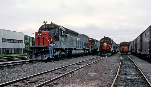 SP 8381 and 8234 at Roseburg and , OR on July 30, 1982 (33033481341) photo